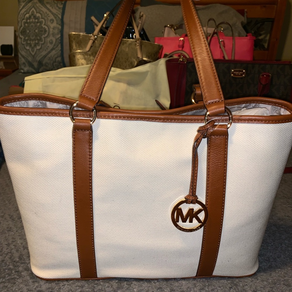 Michael Kors satchel/ tote hand bag